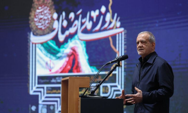 پزشکیان:عقبنشینی دشمن از موضوع لبنان حاصل مقاومت تیم مذاکرهکننده است پزشکیان:عقبنشینی دشمن از موضوع لبنان حاصل مقاومت تیم مذاکرهکننده است